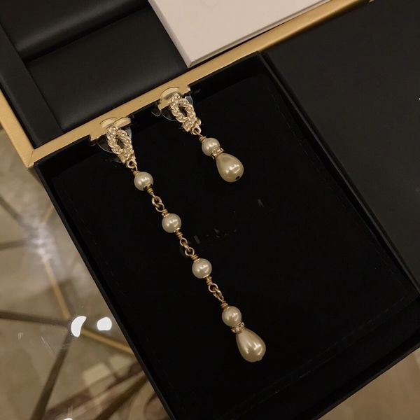 popular luxury brand designers letters stud channel geometric famous women round crystal rhinestone pearl earring ccity wedding party jewelr, Golden;silver
popular luxury brand designers letters stud channel geometric famous women round crystal rhinestone pearl earring ccity wedding party jewelr, Golden;silver