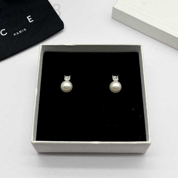 charm designer new diamond studded pearl earrings, women's french style, simple high sense live broadcast h2dk, Golden
charm designer new diamond studded pearl earrings, women's french style, simple high sense live broadcast h2dk, Golden