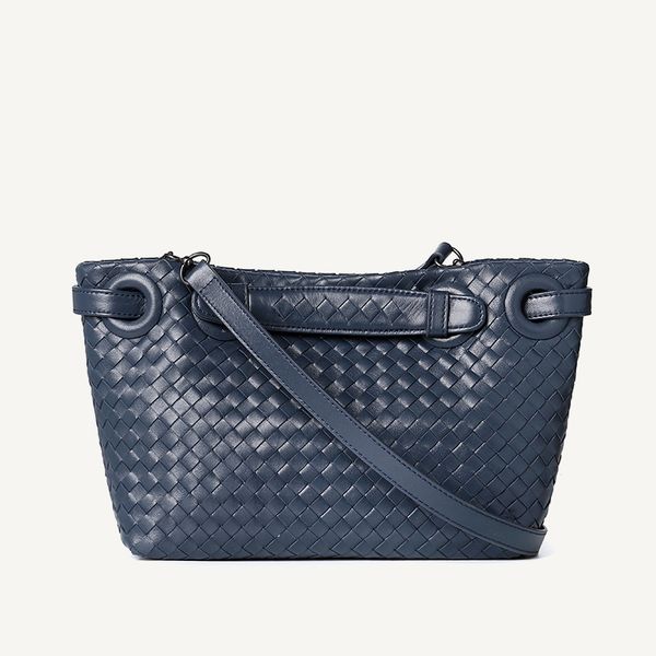 woven bag designer women's bags high-end luxury brand shoulder messenger bag 100% sheepskin fashion large shopping bag black gray blue
woven bag designer women's bags high-end luxury brand shoulder messenger bag 100% sheepskin fashion large shopping bag black gray blue
