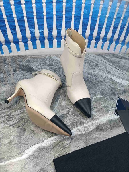 ankle boots 2021 luxurious designer women leather fashion stitching design autumn and winter high heels with box, Black
ankle boots 2021 luxurious designer women leather fashion stitching design autumn and winter high heels with box, Black