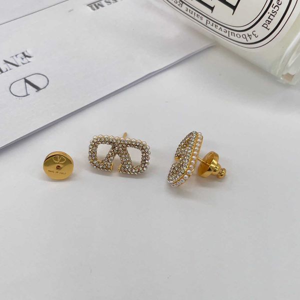 Designer Earrings Valentinolies Luxury Top Jewelry New Gold Classic Water Diamond Full Diamonds Horizontal Metal Small Earring Valentine's Day gifts Jewelrys
Designer Earrings Valentinolies Luxury Top Jewelry New Gold Classic Water Diamond Full Diamonds Horizontal Metal Small Earring Valentine's Day gifts Jewelrys
