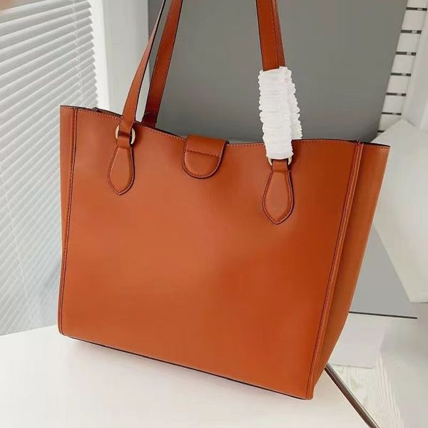 2023 new leather ladies bag c buckle tote shopping bag large-capacity underarm bag one-shoulder portable leather theo tote bag fashion mothe
2023 new leather ladies bag c buckle tote shopping bag large-capacity underarm bag one-shoulder portable leather theo tote bag fashion mothe