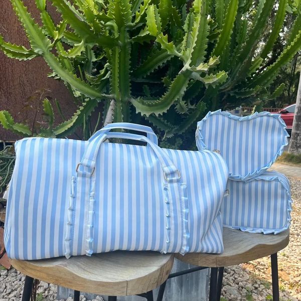 duffel bags fashion simple nylon duffle women letter patches stripe overnight bag ladies large capacity weekender luggage travel 230823
duffel bags fashion simple nylon duffle women letter patches stripe overnight bag ladies large capacity weekender luggage travel 230823