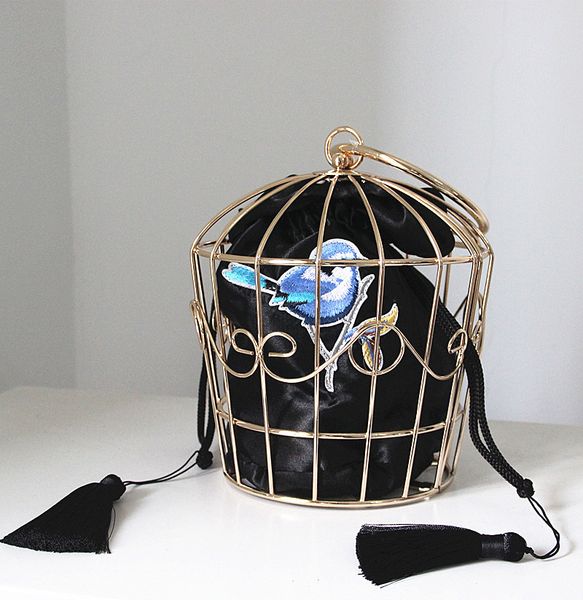 evening bags fashion women prom bags metal hook flower embroidery hoop cage handbag novelty catwalk party dress bag 230824
evening bags fashion women prom bags metal hook flower embroidery hoop cage handbag novelty catwalk party dress bag 230824