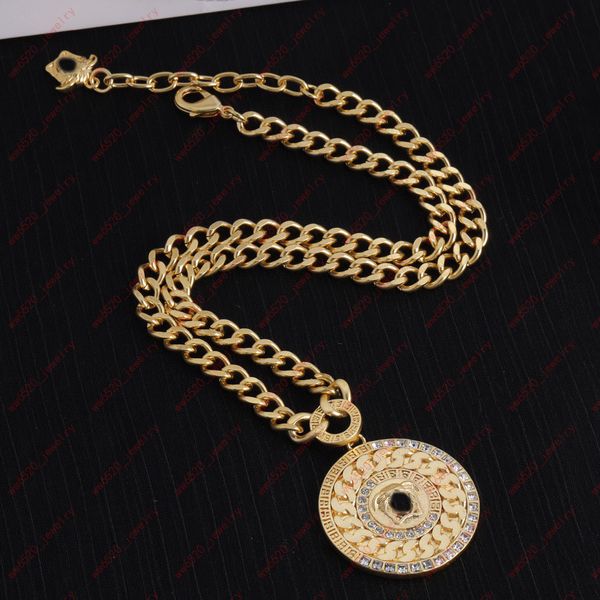 

zircon crystal interlock relief portrait circular pendant necklaces, brass material luxury fashion designer jewelry, banquets, parties, vale, Silver