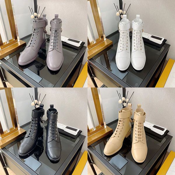 2023 designer luxury pure color ankle boots womens 100% leather outdoor party breathable letter metal chain strap boot ladys fashion mid-hee, Black
2023 designer luxury pure color ankle boots womens 100% leather outdoor party breathable letter metal chain strap boot ladys fashion mid-hee, Black