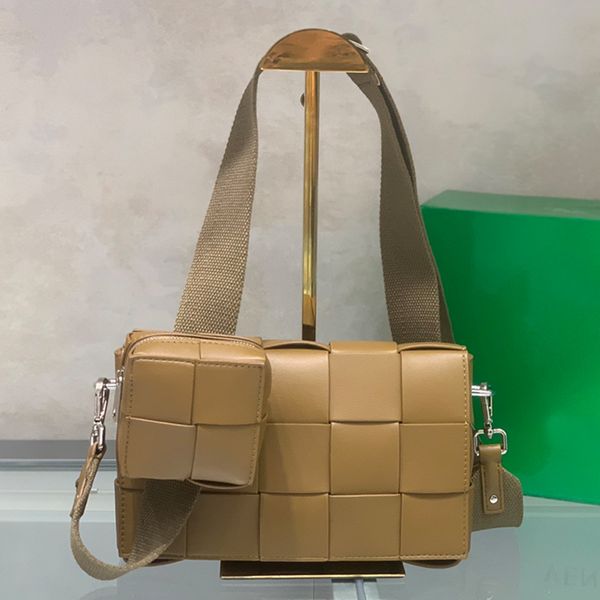 7a new 2-in-1 cassette woven bag tote handbag calfskin backpack designer brand bag stylish commuter bag luxury bag
7a new 2-in-1 cassette woven bag tote handbag calfskin backpack designer brand bag stylish commuter bag luxury bag