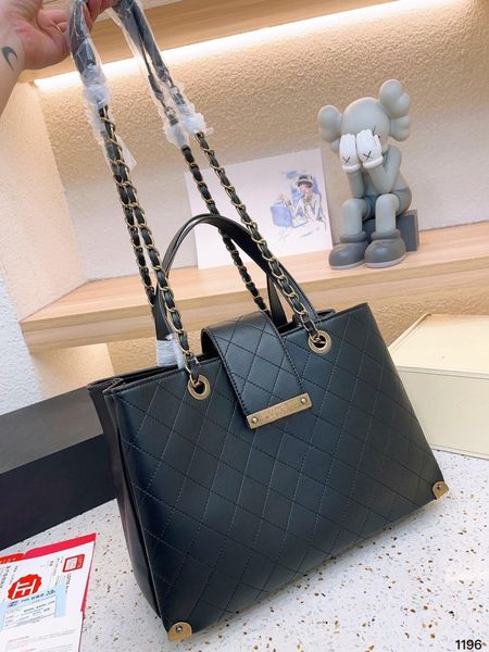 handbag, shoulder bag, crossbody bag, high-end brand bag, high-quality fabrics, large capacity bag, one of the est bag this year
handbag, shoulder bag, crossbody bag, high-end brand bag, high-quality fabrics, large capacity bag, one of the est bag this year