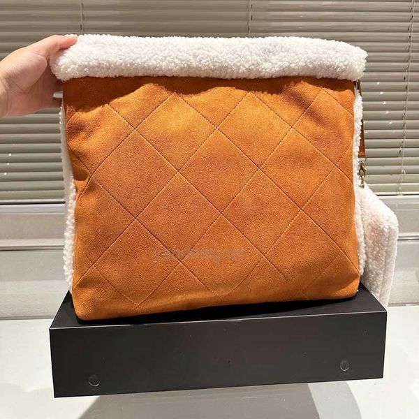 designer tweed bag fashionable metal chain shoulder bags french brand tote bag daily commuting large capacity shopping bag widened and enlar
designer tweed bag fashionable metal chain shoulder bags french brand tote bag daily commuting large capacity shopping bag widened and enlar