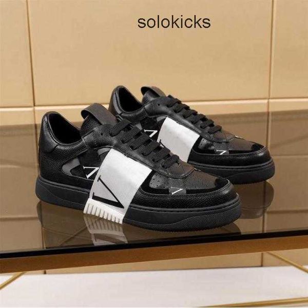 white valentinolies luxury shoes brand sneakers leather thick box bottom couple with shoelace the same casual v55z
white valentinolies luxury shoes brand sneakers leather thick box bottom couple with shoelace the same casual v55z