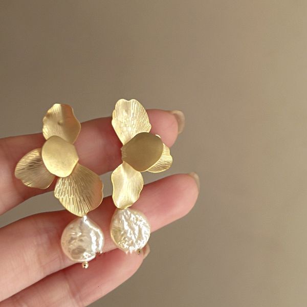 stud minar statement fashion gold color flower petal long drop earrings for women uniquedesin baroque pearl earring jewelry wholesale 230823, Golden;silver
stud minar statement fashion gold color flower petal long drop earrings for women uniquedesin baroque pearl earring jewelry wholesale 230823, Golden;silver