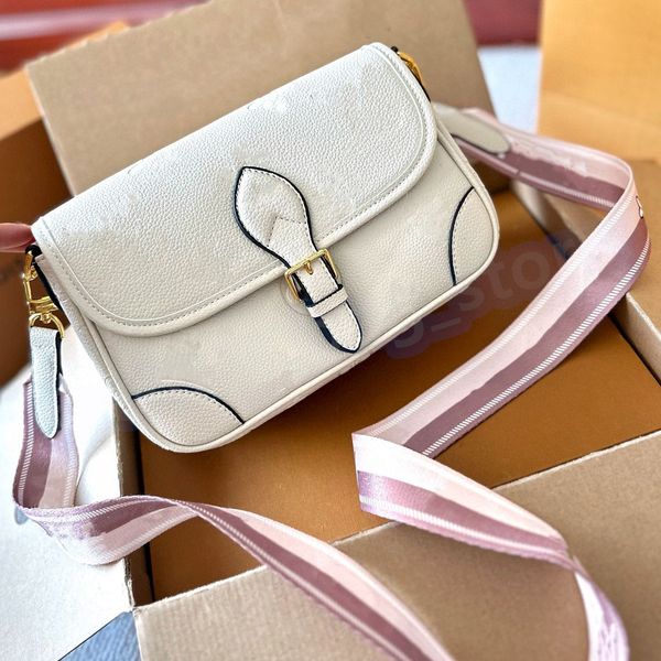 designer bag shoulder bag handbag leather luxury old flower diane baguette handbag large capacity embossed letter color 2023 new shoulder ba
designer bag shoulder bag handbag leather luxury old flower diane baguette handbag large capacity embossed letter color 2023 new shoulder ba