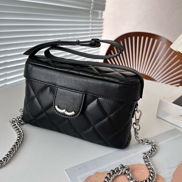 designer womens makeup bag leather diamond hardware metal clasp luxury handbag matelasse chain crossbody bag fashion travel bags sweet princ
designer womens makeup bag leather diamond hardware metal clasp luxury handbag matelasse chain crossbody bag fashion travel bags sweet princ