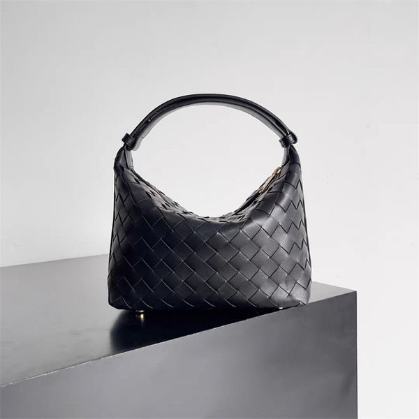 designer luxury evening bags woven women's bag lambskin bento bag fashion underarm hand holding bags
designer luxury evening bags woven women's bag lambskin bento bag fashion underarm hand holding bags