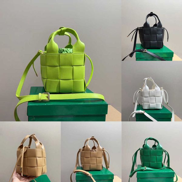 bucket bags woven bag women luxurys handbags brand designer shoulder bags fashion shopping basket tote bag lady crossbody purse 230822
bucket bags woven bag women luxurys handbags brand designer shoulder bags fashion shopping basket tote bag lady crossbody purse 230822