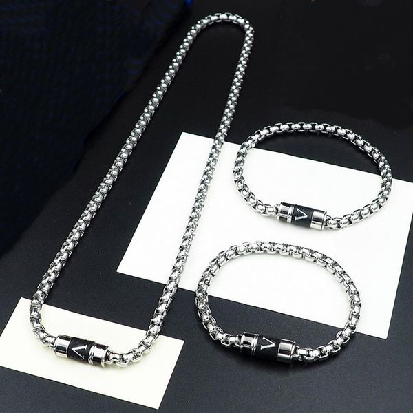 europe america style men lady women silver gold-color metal thick chain bracelet necklace with wrap v initials leather charm m63102725
europe america style men lady women silver gold-color metal thick chain bracelet necklace with wrap v initials leather charm m63102725