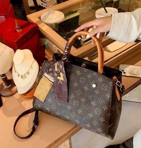 designer suitcase and bag dinner hong kong genuine leather handbag women's summer high capacity tote bag crossbody mom's 2023 new
designer suitcase and bag dinner hong kong genuine leather handbag women's summer high capacity tote bag crossbody mom's 2023 new