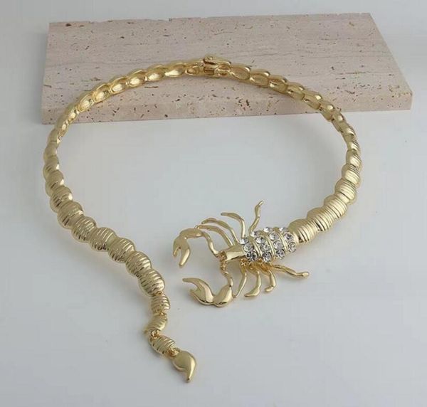 european and american exaggerated collar, retro fashion, snake and scorpion beauty, vertical stripe, golden chain, female, Silver
european and american exaggerated collar, retro fashion, snake and scorpion beauty, vertical stripe, golden chain, female, Silver