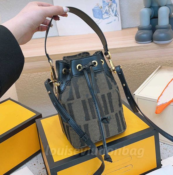 fashion 5a quality leather bucket drawstring tote bag embossing handbag classic luxury designer womens mens clutch wallet handbags gym hobo
fashion 5a quality leather bucket drawstring tote bag embossing handbag classic luxury designer womens mens clutch wallet handbags gym hobo