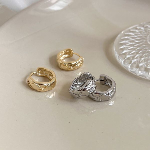 stud mengjiqiao vintage fashion metal checkered circle hoop earrings for women retro temperament ear aretes de mujer modernos 230823, Golden;silver
stud mengjiqiao vintage fashion metal checkered circle hoop earrings for women retro temperament ear aretes de mujer modernos 230823, Golden;silver