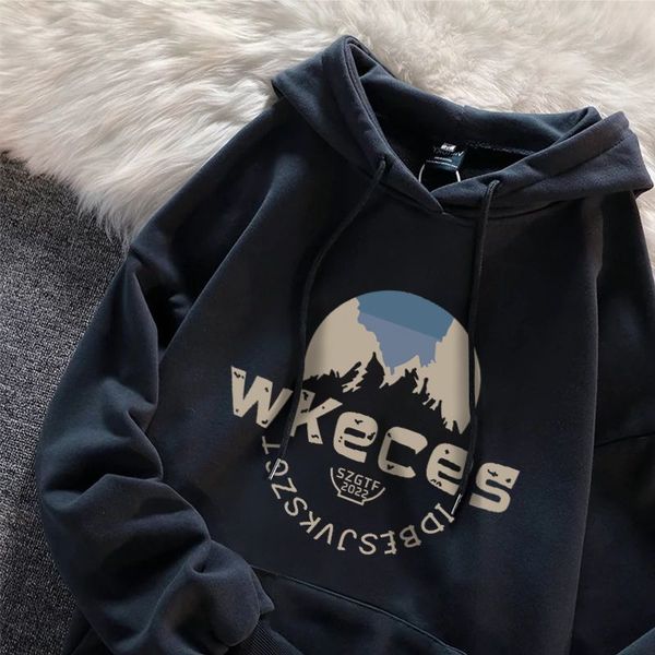 women blends american vintage hooded pullover 2023 spring and autumn street style black green sweater men s velvet jacket 230823
women blends american vintage hooded pullover 2023 spring and autumn street style black green sweater men s velvet jacket 230823