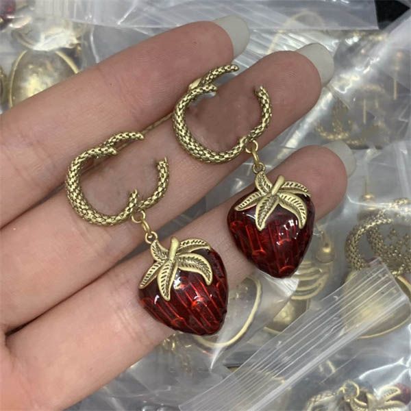 retro stud ggity designer charm gold earrings double letter g eardrop women party accessories earring with box 7833, Golden;silver
retro stud ggity designer charm gold earrings double letter g eardrop women party accessories earring with box 7833, Golden;silver