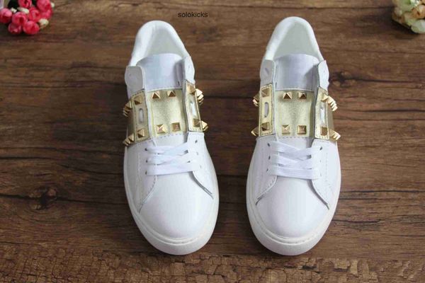 sports valentinolies designer sneakers flat men womens casual with shoes fashion white genuine leather luxury box flower embroidered mevl
sports valentinolies designer sneakers flat men womens casual with shoes fashion white genuine leather luxury box flower embroidered mevl