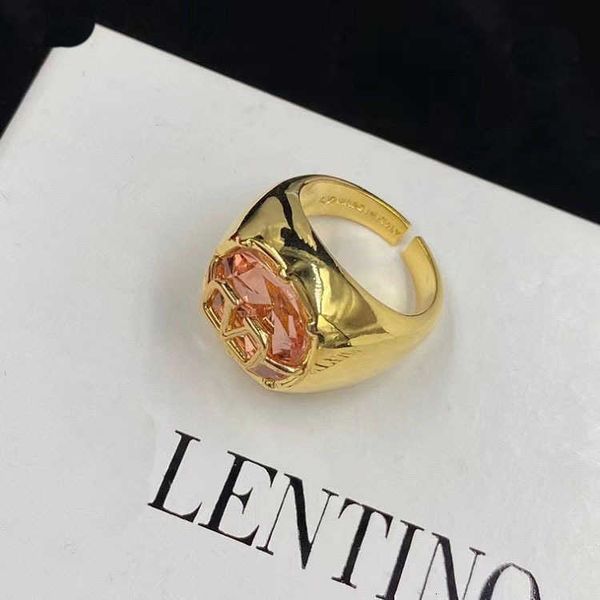 Designer Valentino Luxury Top Warren's Brass Material Set with Champagne Stone Letter Adjustable Opening Ring Fashion Versatile Ring fashion Accessories Jewelry
Designer Valentino Luxury Top Warren's Brass Material Set with Champagne Stone Letter Adjustable Opening Ring Fashion Versatile Ring fashion Accessories Jewelry