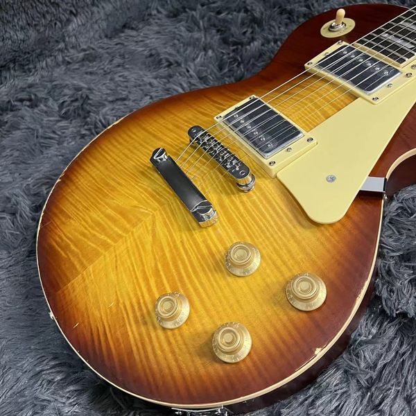 electric guitar with solid body, relic pattern, flame beige tuned-o-matic bridge, joe taylor agin
electric guitar with solid body, relic pattern, flame beige tuned-o-matic bridge, joe taylor agin
