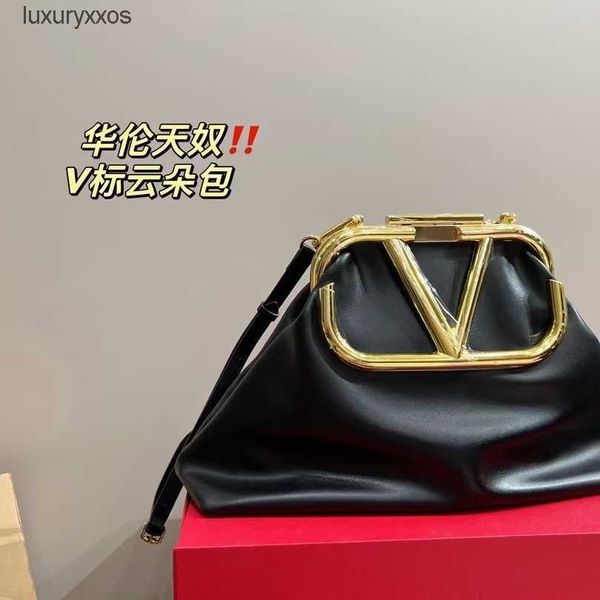 v 38.23cm valentinoc size bag bags lady evening purse v-label cloud handbag unlocking tote fashion charm pouch pillow metal soft leather tot
v 38.23cm valentinoc size bag bags lady evening purse v-label cloud handbag unlocking tote fashion charm pouch pillow metal soft leather tot