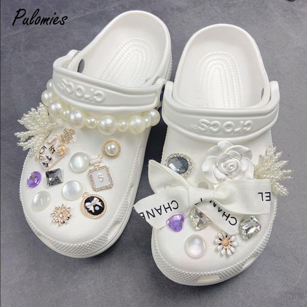 shoe parts accessories brand diy charms for shoes brooch jewelry girl pearl decaration artificial diamond buckle chains shoelace 230823, White;pink
shoe parts accessories brand diy charms for shoes brooch jewelry girl pearl decaration artificial diamond buckle chains shoelace 230823, White;pink
