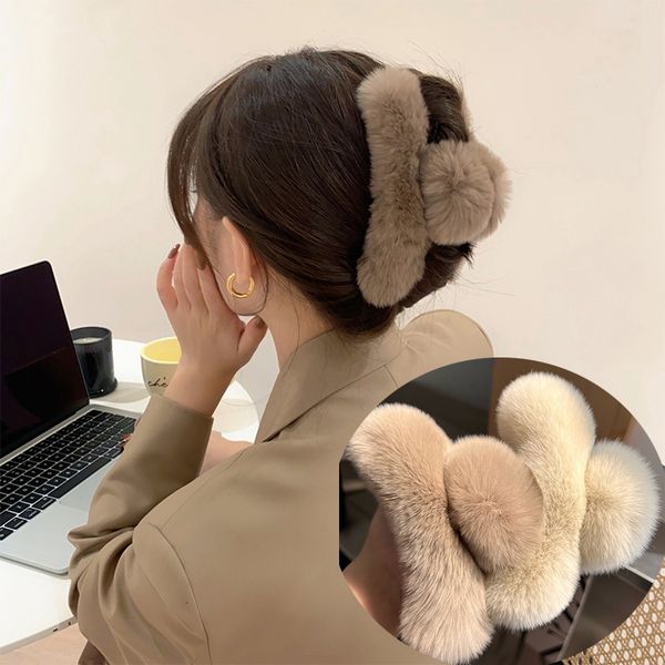 headwear hair accessories soft plush claw ladies large size clip hairpin back head temperament barrettes ponytail 230823
headwear hair accessories soft plush claw ladies large size clip hairpin back head temperament barrettes ponytail 230823