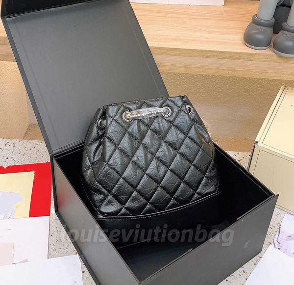 latest products travel women's shopping tote leather garbage bag clutch simple retro classic fashion luxury women's menswear desig
latest products travel women's shopping tote leather garbage bag clutch simple retro classic fashion luxury women's menswear desig