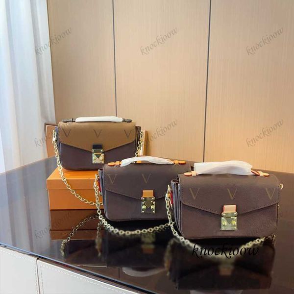 2023 new shoulder bag luxury small messenger bag double printed clash leather crossbody chain bag designer purse popular handbags 230824
2023 new shoulder bag luxury small messenger bag double printed clash leather crossbody chain bag designer purse popular handbags 230824