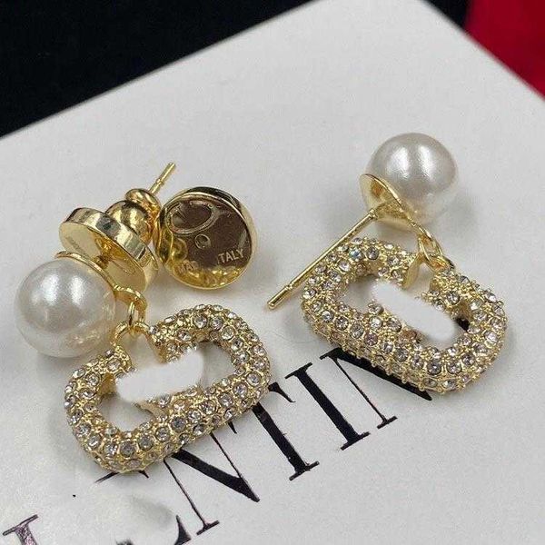 designer earrings valentino luxury new v letter water diamond pearl 925 silver needle female brass material fashion versatile earrings acces, Golden;silver
designer earrings valentino luxury new v letter water diamond pearl 925 silver needle female brass material fashion versatile earrings acces, Golden;silver