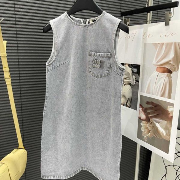 miu denim dress embroidered vest short skirts fashion tennis skirt designer dinner dresses luxury brand women clothing, Black;gray
miu denim dress embroidered vest short skirts fashion tennis skirt designer dinner dresses luxury brand women clothing, Black;gray
