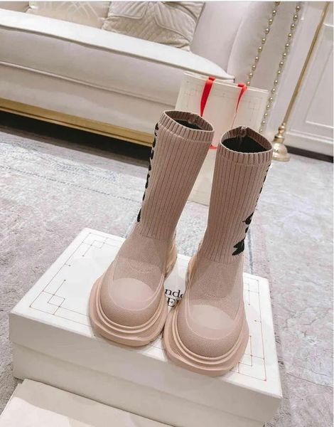 2023 mc sock boots casual loose sock boot low boots with letters fashion trend luxury high-end winter shoes 35-44eur, Black
2023 mc sock boots casual loose sock boot low boots with letters fashion trend luxury high-end winter shoes 35-44eur, Black