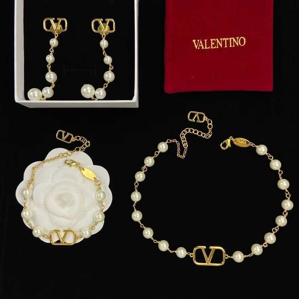designer necklace valentino luxury v-shaped pearl french celebrity high grade collar chain label neckchain light luxury pearl bracelet acces, Silver
designer necklace valentino luxury v-shaped pearl french celebrity high grade collar chain label neckchain light luxury pearl bracelet acces, Silver