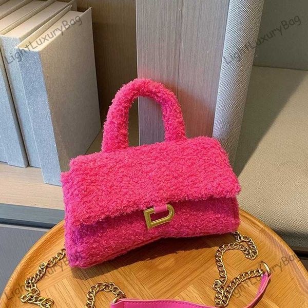designer plush material hourglass bag fashion shoulder crossbody bag women luxury handbags winter chain tote classic mobile phone bag girls
designer plush material hourglass bag fashion shoulder crossbody bag women luxury handbags winter chain tote classic mobile phone bag girls