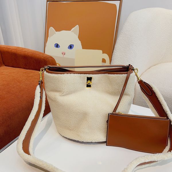 famous designer bag winter fashion fluffy bucket bag cowhide food basket tote shoulder handbag genuine leather handbag purse
famous designer bag winter fashion fluffy bucket bag cowhide food basket tote shoulder handbag genuine leather handbag purse