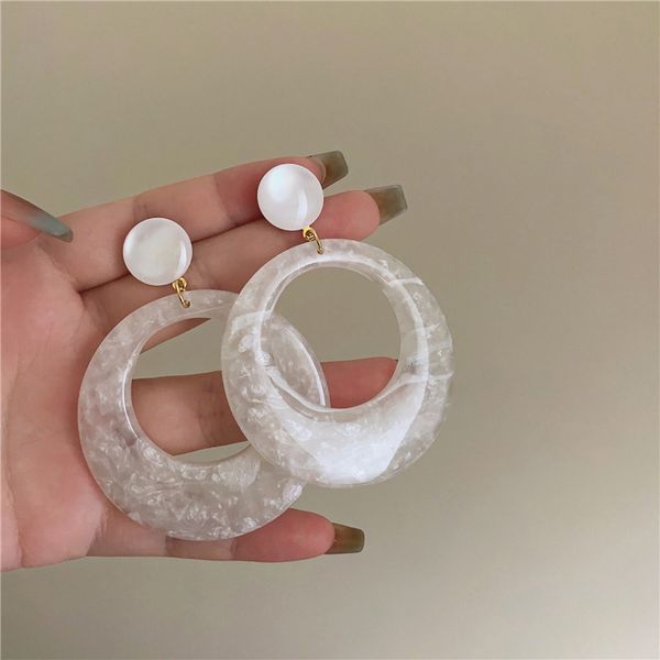stud exaggerated acrylic circle pendant earring vintage romantic jewellery for women delicate korean style earrings trendy jewelry 230823, Golden;silver
stud exaggerated acrylic circle pendant earring vintage romantic jewellery for women delicate korean style earrings trendy jewelry 230823, Golden;silver