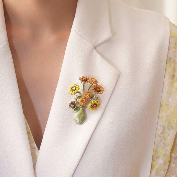 retro sunflower vase brooches for woman autumn winter brooch party accessories gift, Gray
retro sunflower vase brooches for woman autumn winter brooch party accessories gift, Gray