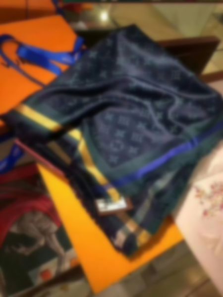 classic designer scarf print silk designers scarf elegant lady scarf size 180x65cm recommended for outdoor travel, Blue;gray
classic designer scarf print silk designers scarf elegant lady scarf size 180x65cm recommended for outdoor travel, Blue;gray