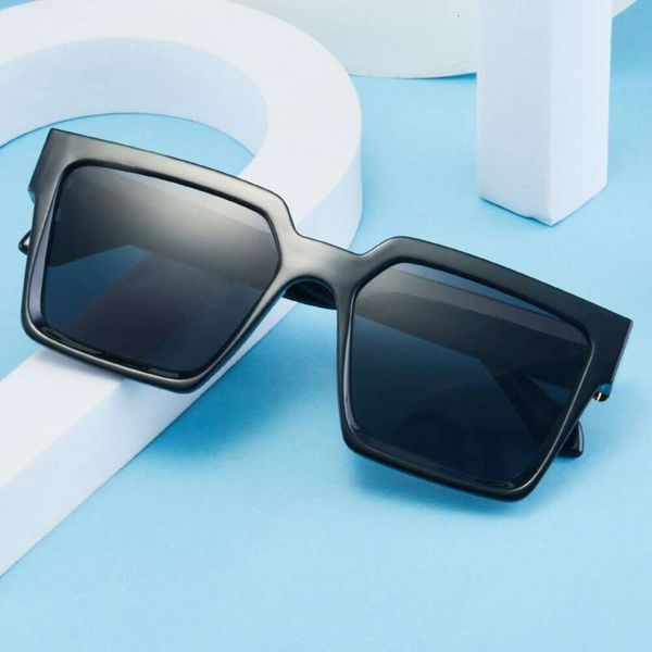 fashion square glasses high grade sunglasses anti ultraviolet, White;black
fashion square glasses high grade sunglasses anti ultraviolet, White;black