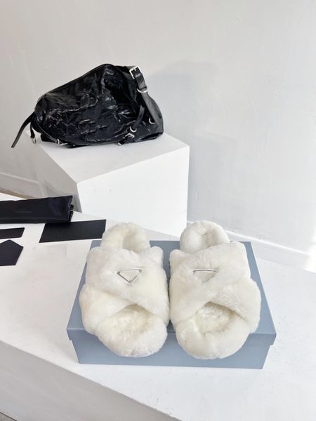 designer women's slippers made of wool with a delicate and soft feel plush slippers for fashionable and casual women detailed informati, Black
designer women's slippers made of wool with a delicate and soft feel plush slippers for fashionable and casual women detailed informati, Black