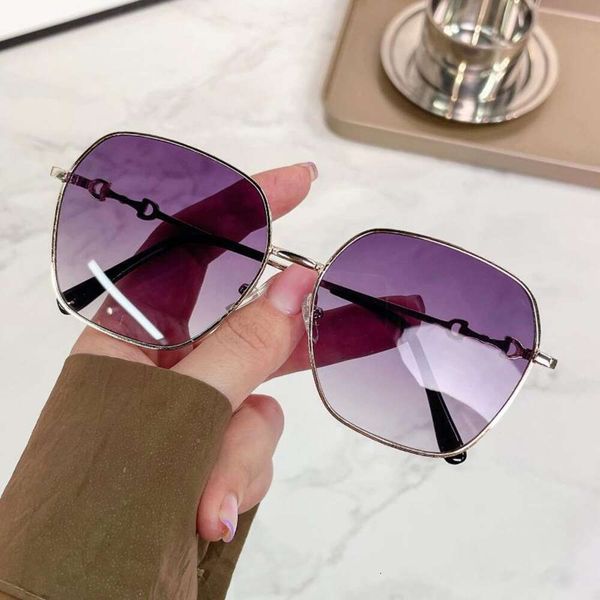 metal sunglasses square horseshoe buckle mens and womens gradually changing colors fashion ins sunshade glasses, White;black
metal sunglasses square horseshoe buckle mens and womens gradually changing colors fashion ins sunshade glasses, White;black