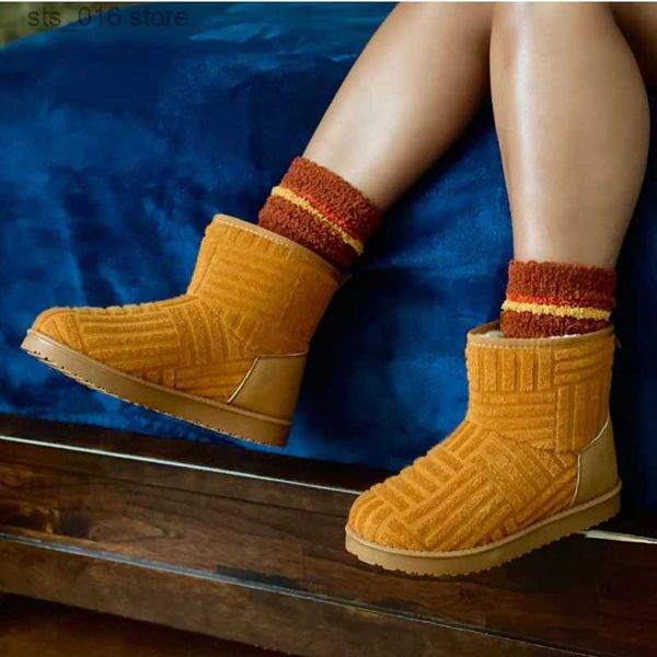boots 2023 new women's design brand thick sole plus velvet flat snow boots warm towel short boots non-slip cotton shoes large size -43, Black
boots 2023 new women's design brand thick sole plus velvet flat snow boots warm towel short boots non-slip cotton shoes large size -43, Black