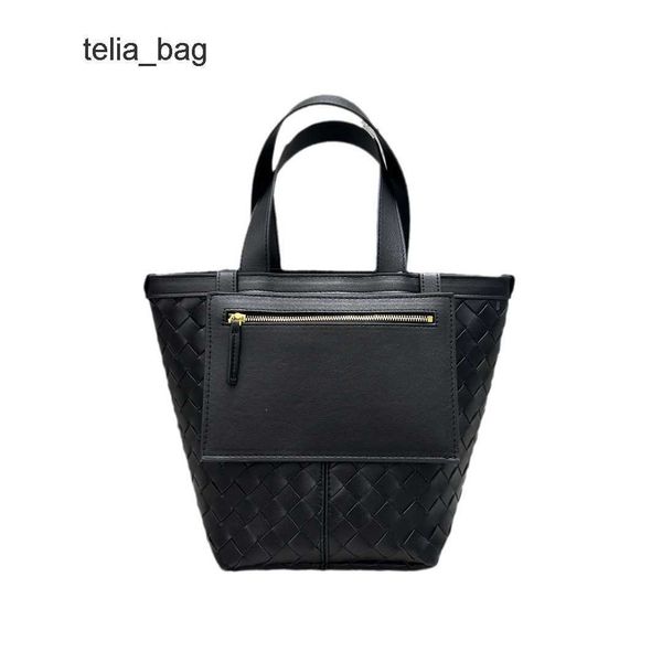 bags bag classic bottegaas girl flipflap venetaas 2023 summer cowhide luxury women's woven vegetable basket single shoulder crossbody h
bags bag classic bottegaas girl flipflap venetaas 2023 summer cowhide luxury women's woven vegetable basket single shoulder crossbody h