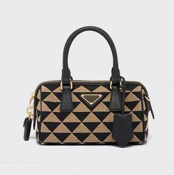 symbole triangle luxury designer bag ladies handbag embroidery leather fabric triangle pattern women totes classic saffiano crossbody tote q
symbole triangle luxury designer bag ladies handbag embroidery leather fabric triangle pattern women totes classic saffiano crossbody tote q
