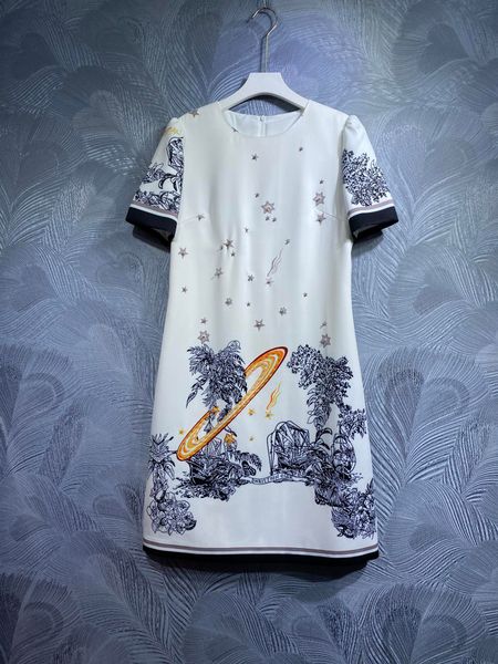 french designer, new round neck printed short sleeved dress for autumn 2023, Black;gray
french designer, new round neck printed short sleeved dress for autumn 2023, Black;gray